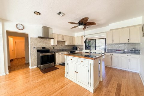Купить виллу или дом в Ривервью, Флорида 5 комнат, 239.32м2, № 2195710 - фото 15