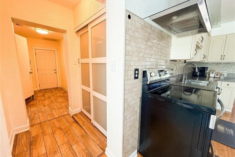 Купить виллу или дом в Ривервью, Флорида 5 комнат, 239.32м2, № 2195710 - фото 22