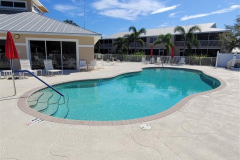 Condo in Rotonda, Florida, 2 bedrooms  № 681514 - photo 2