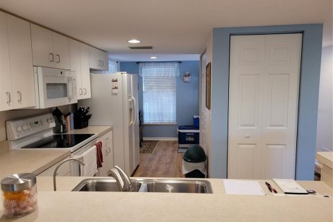 Condo in Rotonda, Florida, 2 bedrooms  № 681514 - photo 7