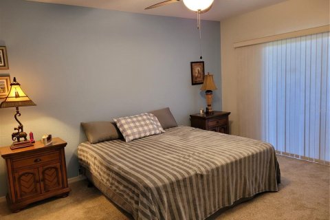 Condo in Rotonda, Florida, 2 bedrooms  № 681514 - photo 19