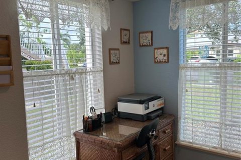 Condo in Rotonda, Florida, 2 bedrooms  № 681514 - photo 10
