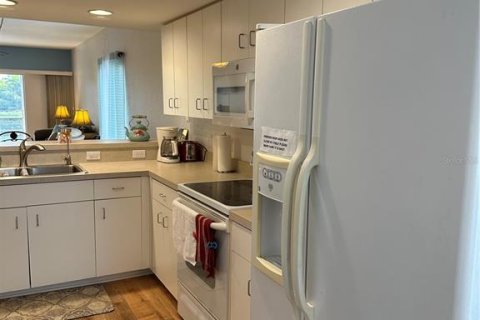 Condo in Rotonda, Florida, 2 bedrooms  № 681514 - photo 11