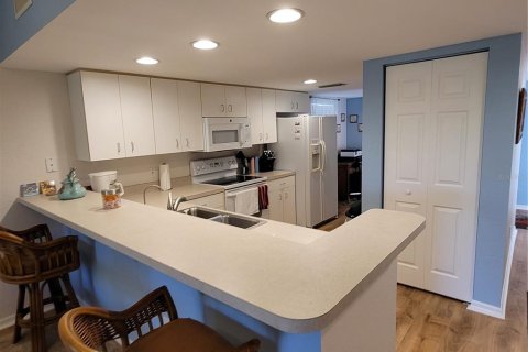 Condo in Rotonda, Florida, 2 bedrooms  № 681514 - photo 6