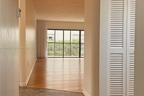 Купить кондоминиум в Майами, Флорида 2 спальни, 130.53м2, № 2047924 - фото 2