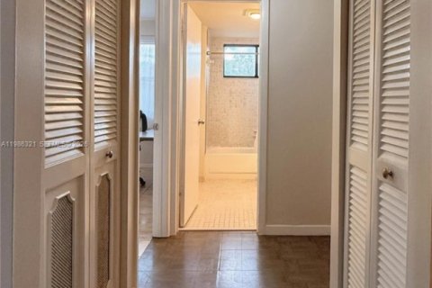 Купить кондоминиум в Майами, Флорида 2 спальни, 130.53м2, № 2047924 - фото 13