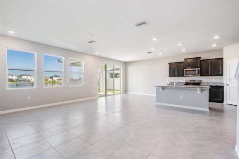 House in Wesley Chapel, Florida 4 bedrooms, 256.04 sq.m. № 1833010 - photo 6