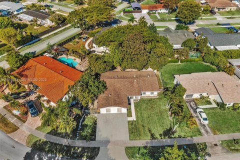 Villa ou maison à louer à Miami, Floride: 3 chambres, 190.64 m2 № 1983120 - photo 3