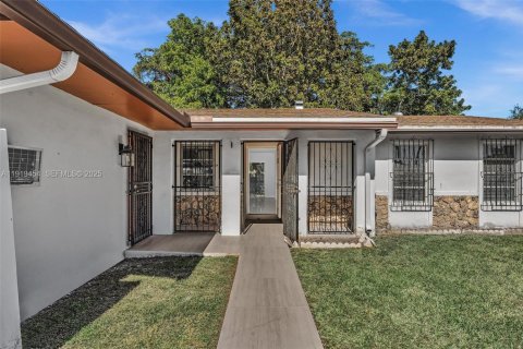Villa ou maison à louer à Miami, Floride: 3 chambres, 190.64 m2 № 1983120 - photo 11