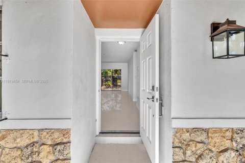 Villa ou maison à louer à Miami, Floride: 3 chambres, 190.64 m2 № 1983120 - photo 12