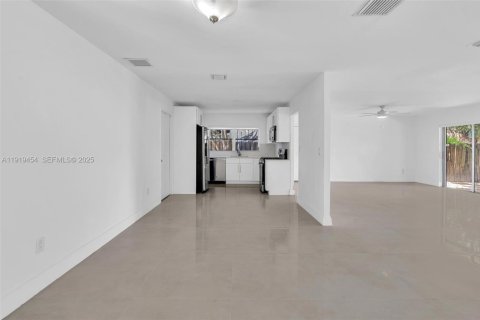 Villa ou maison à louer à Miami, Floride: 3 chambres, 190.64 m2 № 1983120 - photo 15