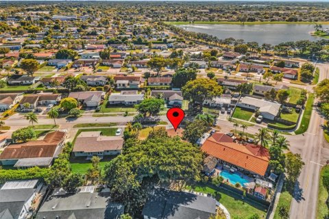 Villa ou maison à louer à Miami, Floride: 3 chambres, 190.64 m2 № 1983120 - photo 4