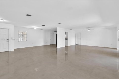 Villa ou maison à louer à Miami, Floride: 3 chambres, 190.64 m2 № 1983120 - photo 23