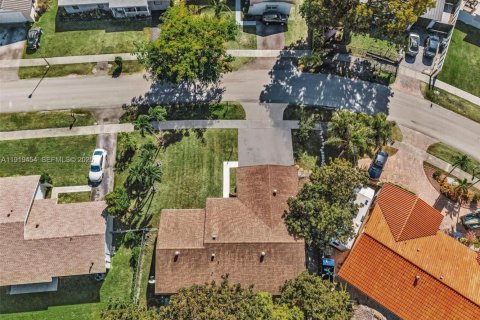 Villa ou maison à louer à Miami, Floride: 3 chambres, 190.64 m2 № 1983120 - photo 6