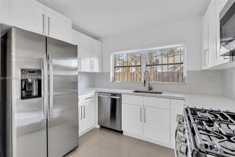 Villa ou maison à louer à Miami, Floride: 3 chambres, 190.64 m2 № 1983120 - photo 29