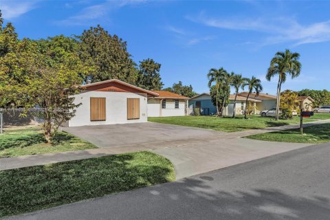 Villa ou maison à louer à Miami, Floride: 3 chambres, 190.64 m2 № 1983120 - photo 9