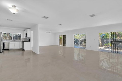 Villa ou maison à louer à Miami, Floride: 3 chambres, 190.64 m2 № 1983120 - photo 14