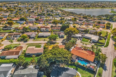 Villa ou maison à louer à Miami, Floride: 3 chambres, 190.64 m2 № 1983120 - photo 5