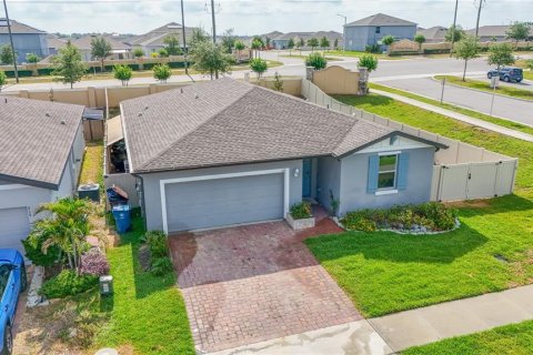 House in Haines City, Florida 4 bedrooms, 183.76 sq.m. № 1680434 - photo 2