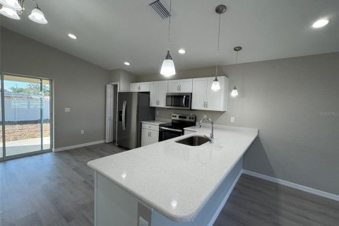 House in Belleview, Florida 3 bedrooms, 109.72 sq.m. № 1590657 - photo 4