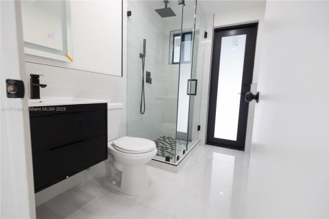 House in Miami, Florida 6 bedrooms № 1692105 - photo 25