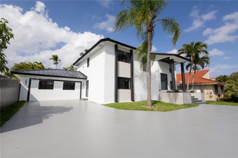House in Miami, Florida 6 bedrooms № 1692105 - photo 5