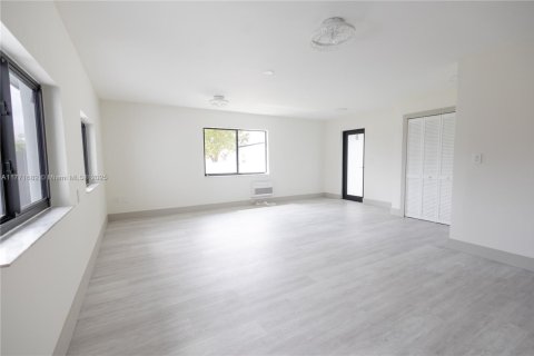 House in Miami, Florida 6 bedrooms № 1692105 - photo 26