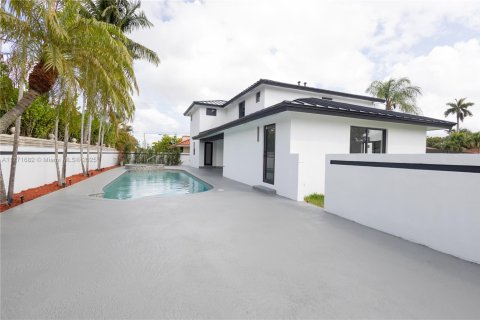 House in Miami, Florida 6 bedrooms № 1692105 - photo 11