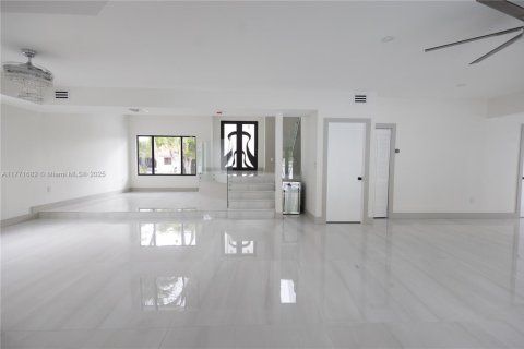 House in Miami, Florida 6 bedrooms № 1692105 - photo 19