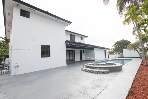House in Miami, Florida 6 bedrooms № 1692105 - photo 14