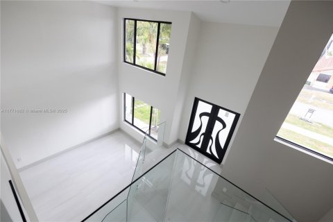House in Miami, Florida 6 bedrooms № 1692105 - photo 23