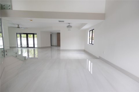 House in Miami, Florida 6 bedrooms № 1692105 - photo 18