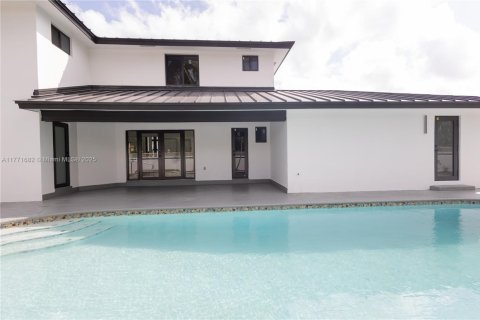 House in Miami, Florida 6 bedrooms № 1692105 - photo 8
