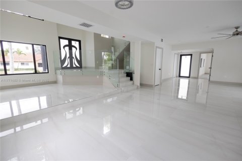 House in Miami, Florida 6 bedrooms № 1692105 - photo 20