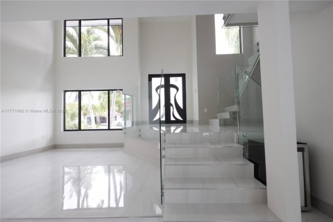 House in Miami, Florida 6 bedrooms № 1692105 - photo 22