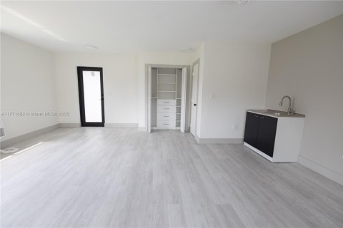 House in Miami, Florida 6 bedrooms № 1692105 - photo 27