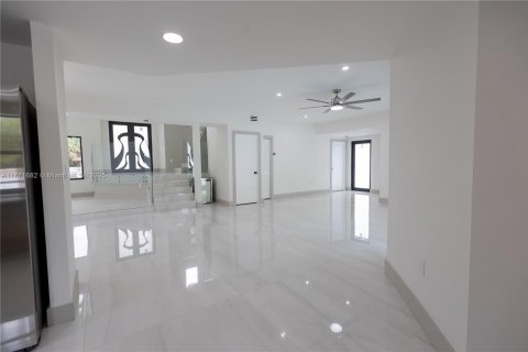 House in Miami, Florida 6 bedrooms № 1692105 - photo 24