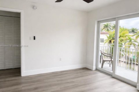 Condominio en venta en Miami Beach, Florida, 1 dormitorio, 55.74 m2 № 2000667 - foto 12