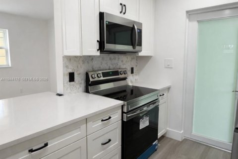 Condominio en venta en Miami Beach, Florida, 1 dormitorio, 55.74 m2 № 2000667 - foto 5