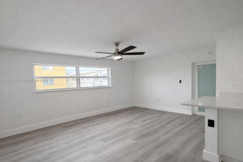 Condominio en venta en Miami Beach, Florida, 1 dormitorio, 55.74 m2 № 2000667 - foto 17