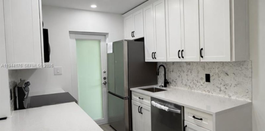 Condominio en Miami Beach, Florida, 1 dormitorio  № 2000667