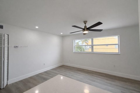 Condominio en venta en Miami Beach, Florida, 1 dormitorio, 55.74 m2 № 2000667 - foto 4