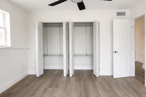 Condominio en venta en Miami Beach, Florida, 1 dormitorio, 55.74 m2 № 2000667 - foto 11