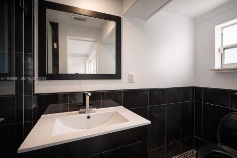 Villa ou maison à vendre à Fort Lauderdale, Floride: 3 chambres, 173.36 m2 № 1994999 - photo 9