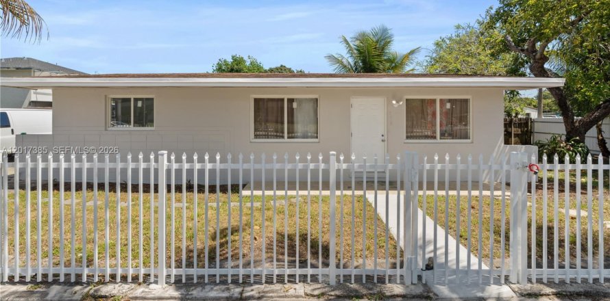 House in Miami, Florida 3 bedrooms, 81.75 sq.m. № 2265971