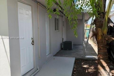 House in Miami, Florida 3 bedrooms, 81.75 sq.m. № 2265971 - photo 18