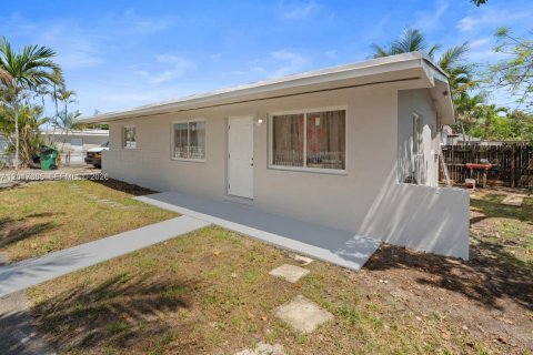 House in Miami, Florida 3 bedrooms, 81.75 sq.m. № 2265971 - photo 4