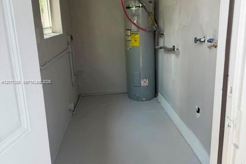 House in Miami, Florida 3 bedrooms, 81.75 sq.m. № 2265971 - photo 16