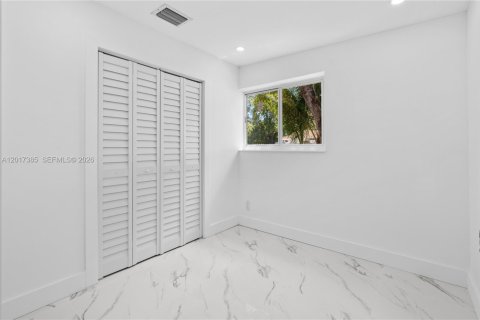 House in Miami, Florida 3 bedrooms, 81.75 sq.m. № 2265971 - photo 9