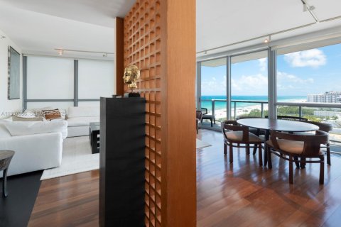 Condo in Miami Beach, Florida, 2 bedrooms  № 2082080 - photo 2
